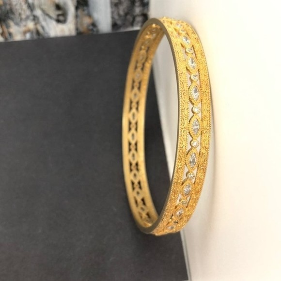 Sterling Silver Gold Clad 8.5mm 7" Bangle Bracelet - Picture 4 of 7